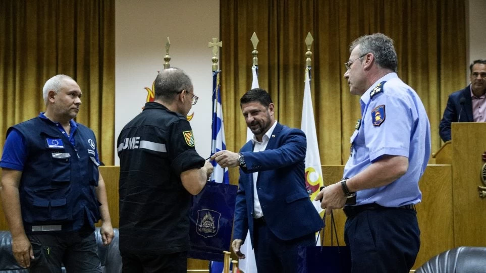 Φωτιά στην Εύβοια: Βράβευση των ξένων πληρωμάτων που συμμετείχαν στις επιχειρήσεις κατάσβεσης
